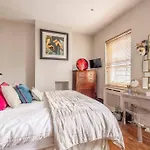 Stylish 2-Bed House With Office And Private Garden