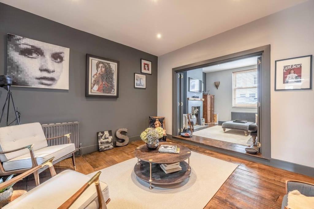 Сasa de vacaciones Stylish 2-bed House With Office And Private Garden Windsor